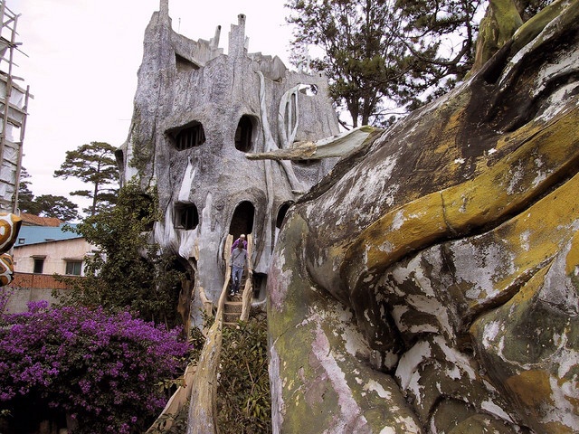 Hang Nga Guesthouse (Crazy House)- Da Lat